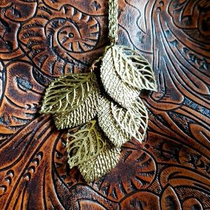 Leaf necklace gold
